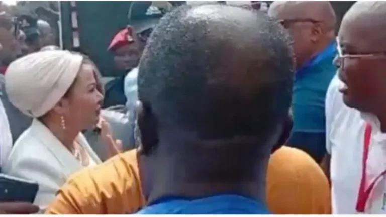 Protesters_block_finance_minster_in_Abuja